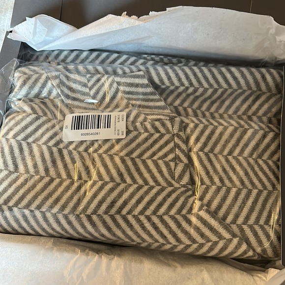 Ann Taylor Herringbone Shawl - XS - Light grey and white - Picture 3 of 4